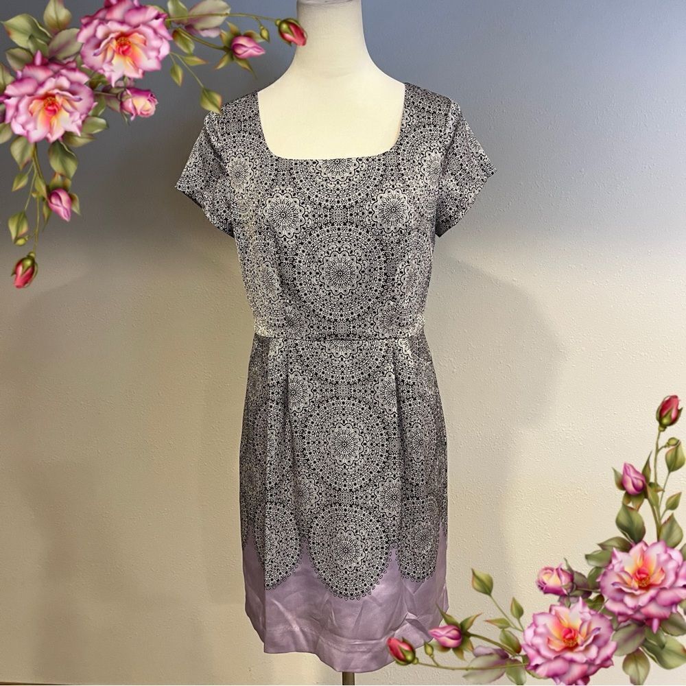 The Limited Elegant Lavender Patterned‎ short sleeve Dress size 4